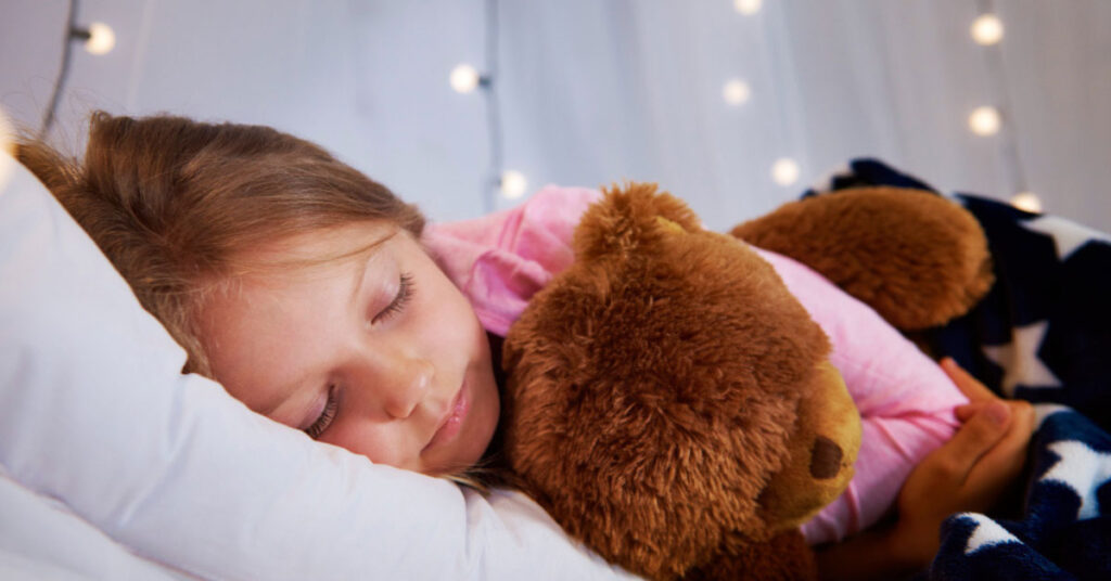 Écrans et sommeil chez l’enfant : ce que la science dit vraiment