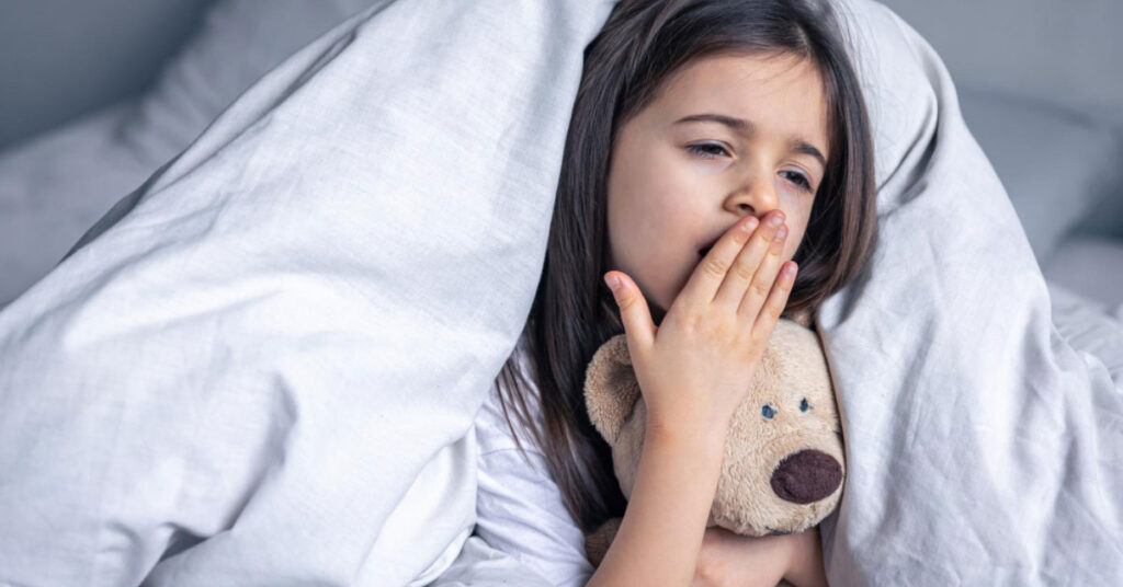 Mon enfant ne dort pas : causes et solutions concrètes pour les parents