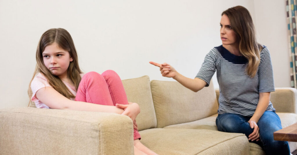 Dire non sans conflit : les mots exacts pour que votre enfant vous entende (sans hausser la voix)