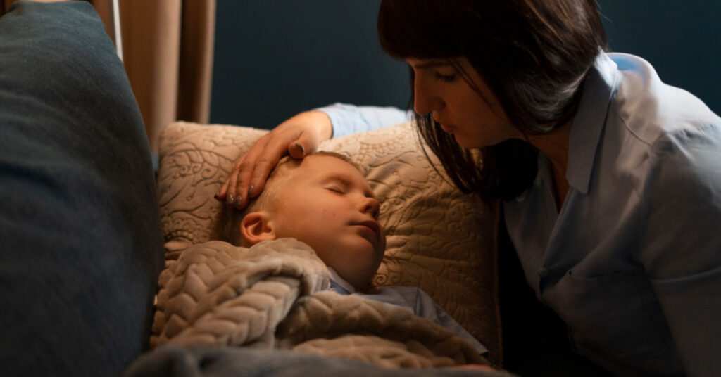 Somnambulisme chez l'enfant : est-ce dangereux et comment protéger mon enfant la nuit ?