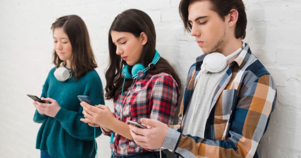 Addiction aux écrans chez l’enfant et l’adolescent : les signes qui doivent alerter parents et enseignants